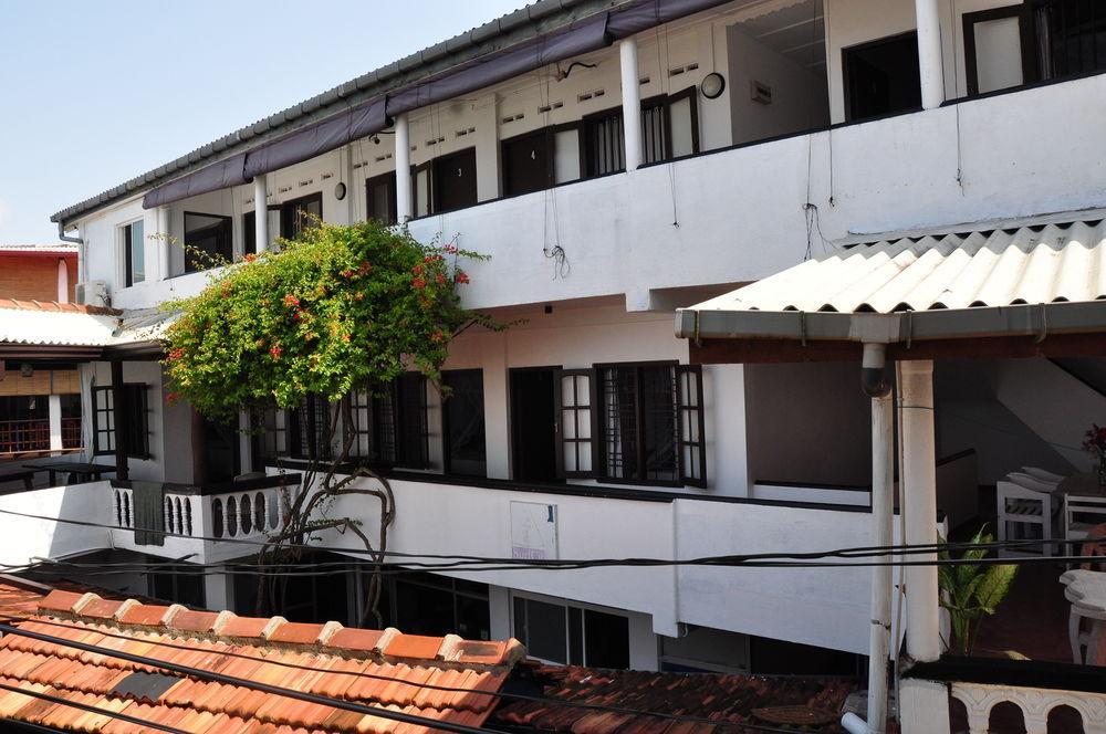 Surfcity Guesthouse Unawatuna Luaran gambar